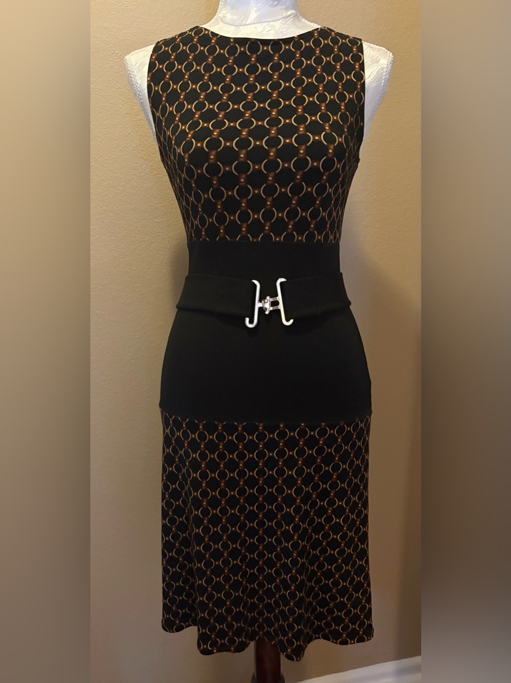 Evo Vorro Printed Knit Dress — Black & Brown Ring Pattern